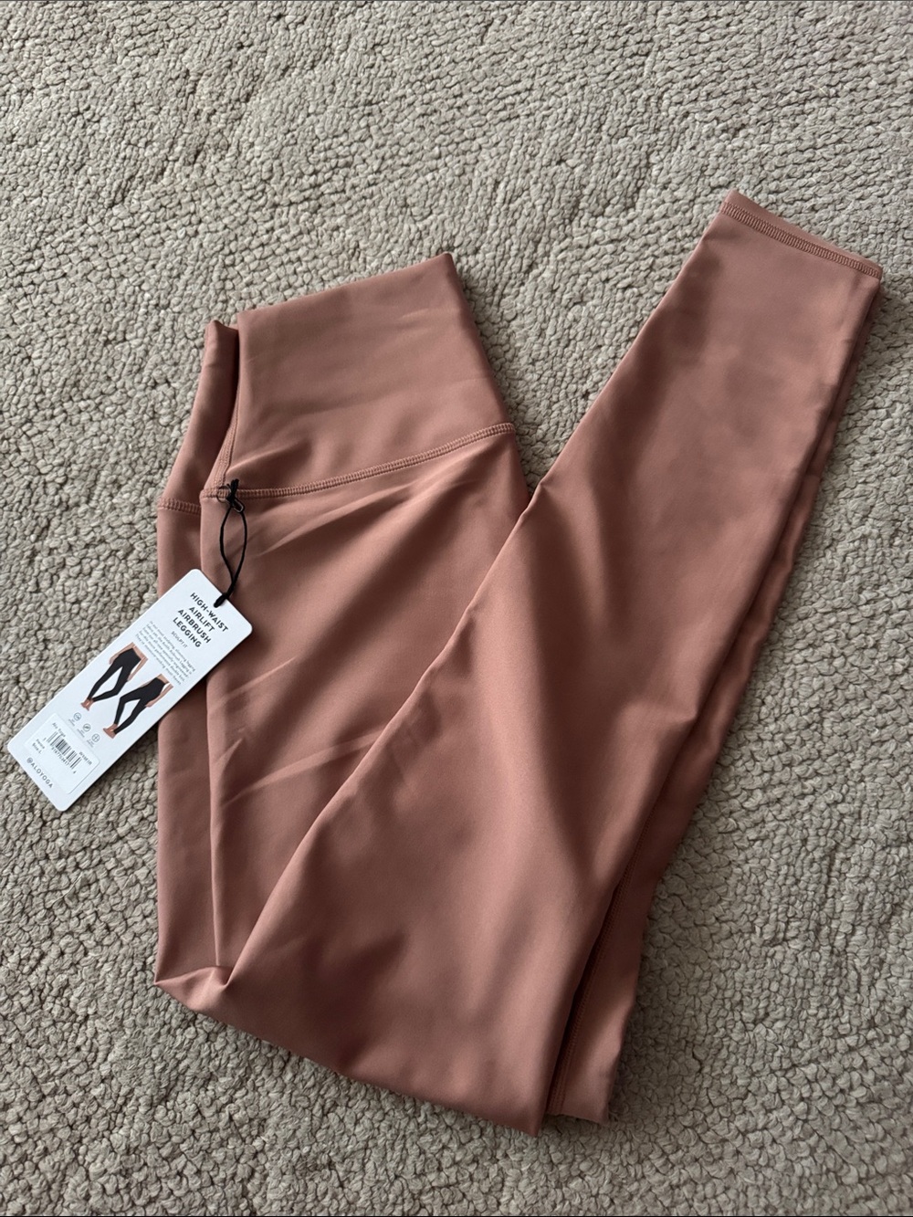 NWT Alo Yoga Airlift leggings in Henna